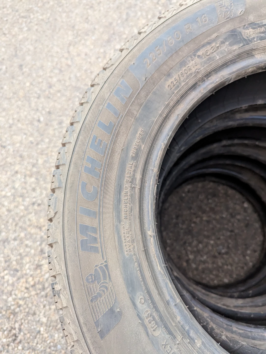 4 Michelin X-Ice Snow Tires 225/60 R16 - photo 2