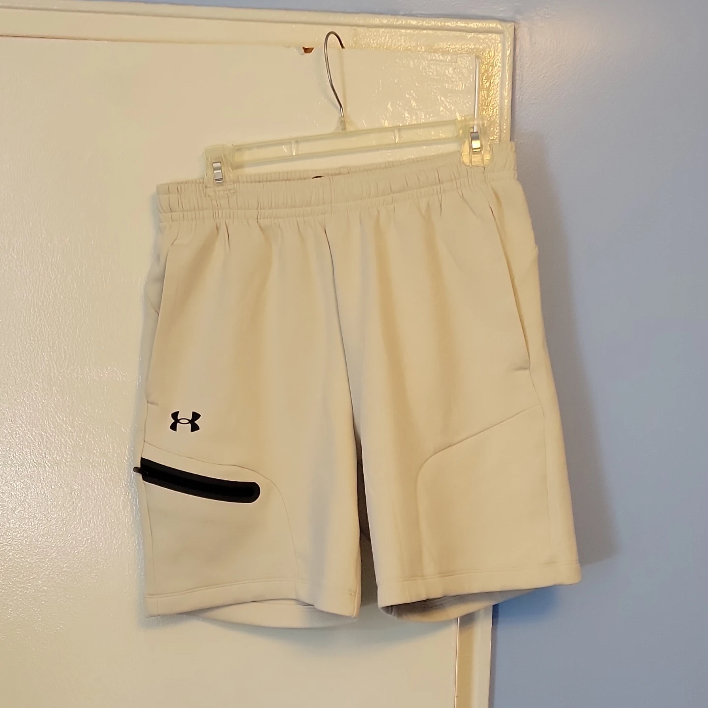Under Armour Athletic Shorts Men's Size Medium - photo 2