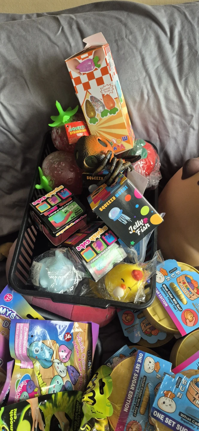 Jumbo Coin Squish & Mystery Squishies Bundle - photo 2