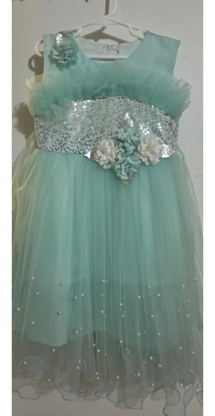 Mint green party dress 🏈