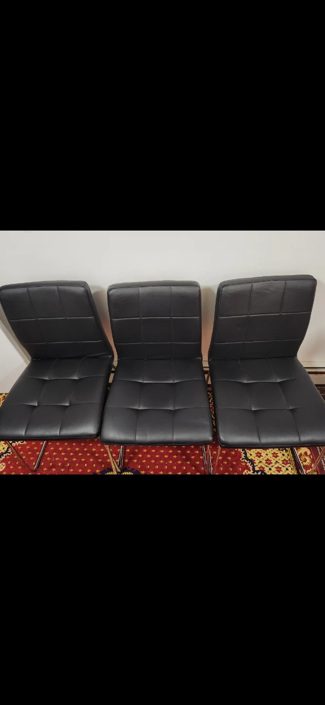 Almost new set of 4 dining chairs with like new glass table - photo 4