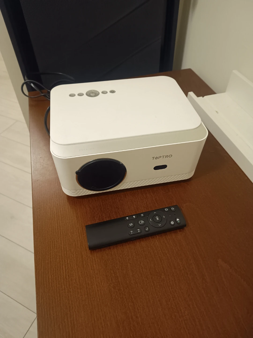 TOPTRO 4K portable Projector - photo 2