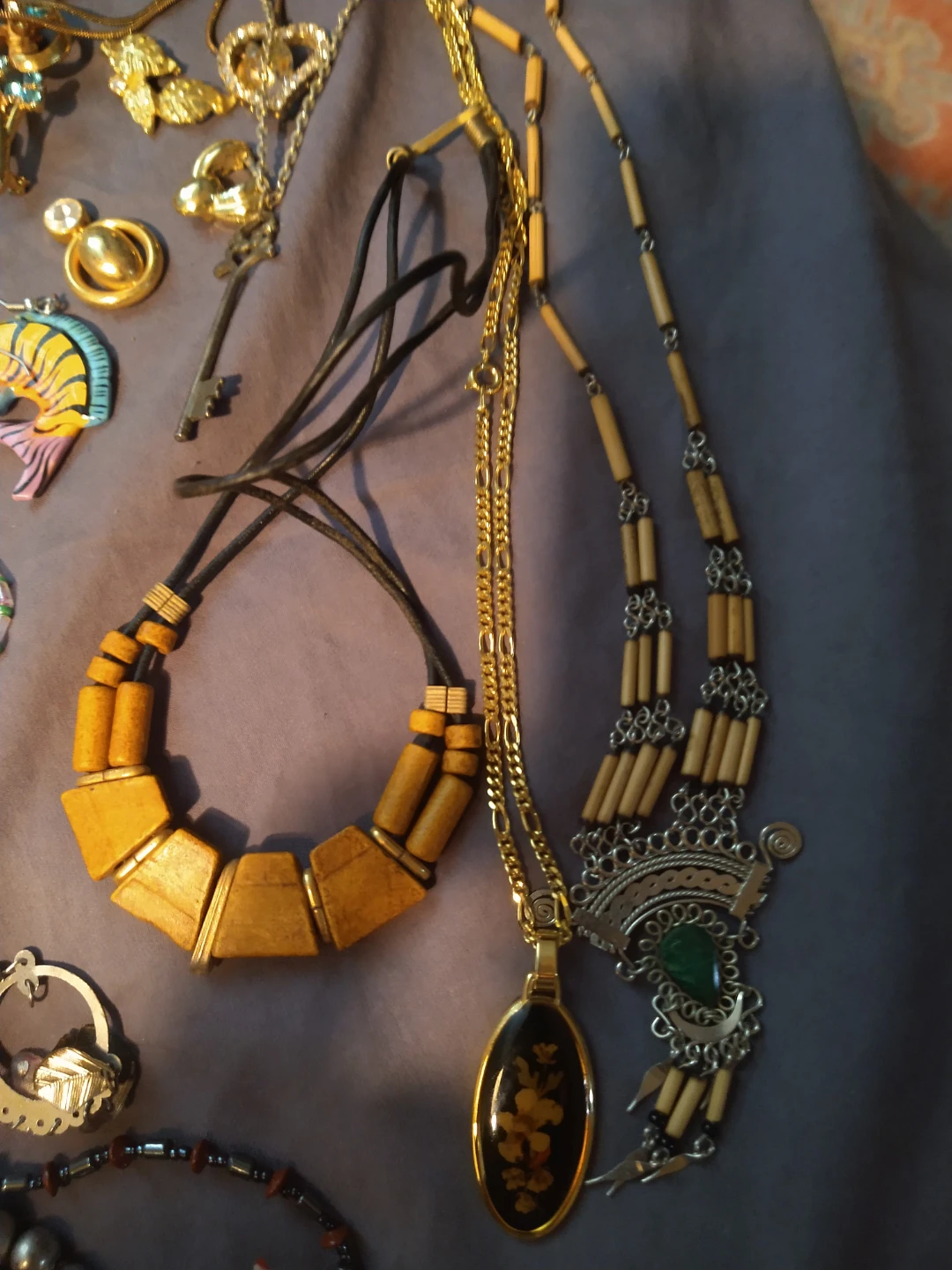 Assorted Vintage Costume Jewelry Collection - photo 2