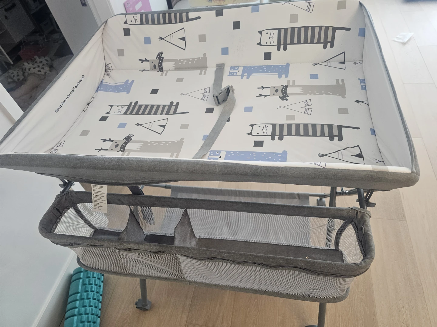 A baby changing table  with storage for baby clother and diaper - photo 5