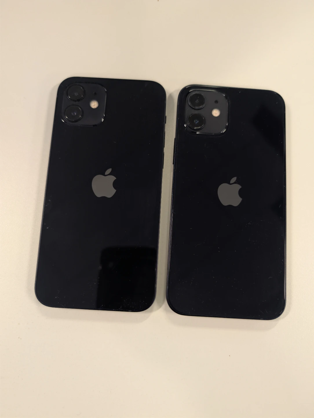 2 Black iPhone 12s for sale - photo 4