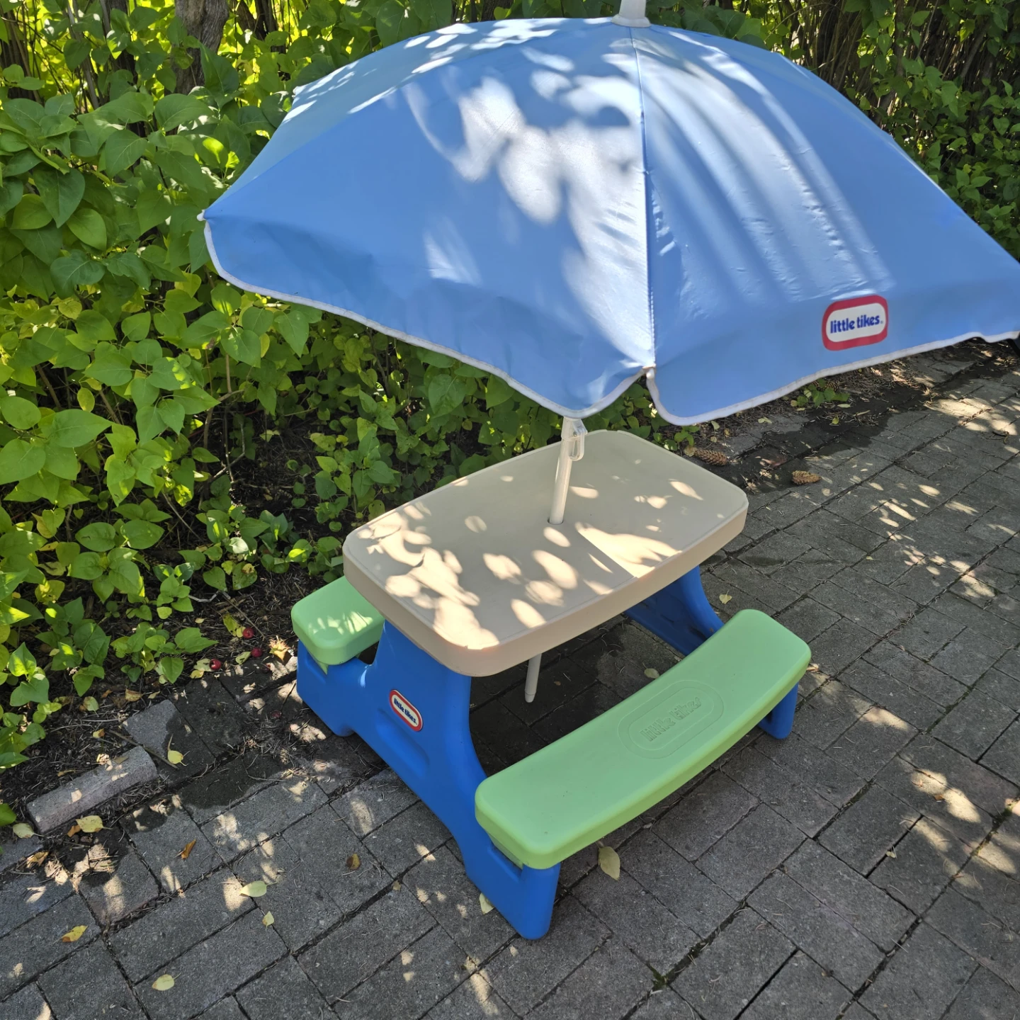Little Tikes Kids Picnic Table with Umbrella - photo 2