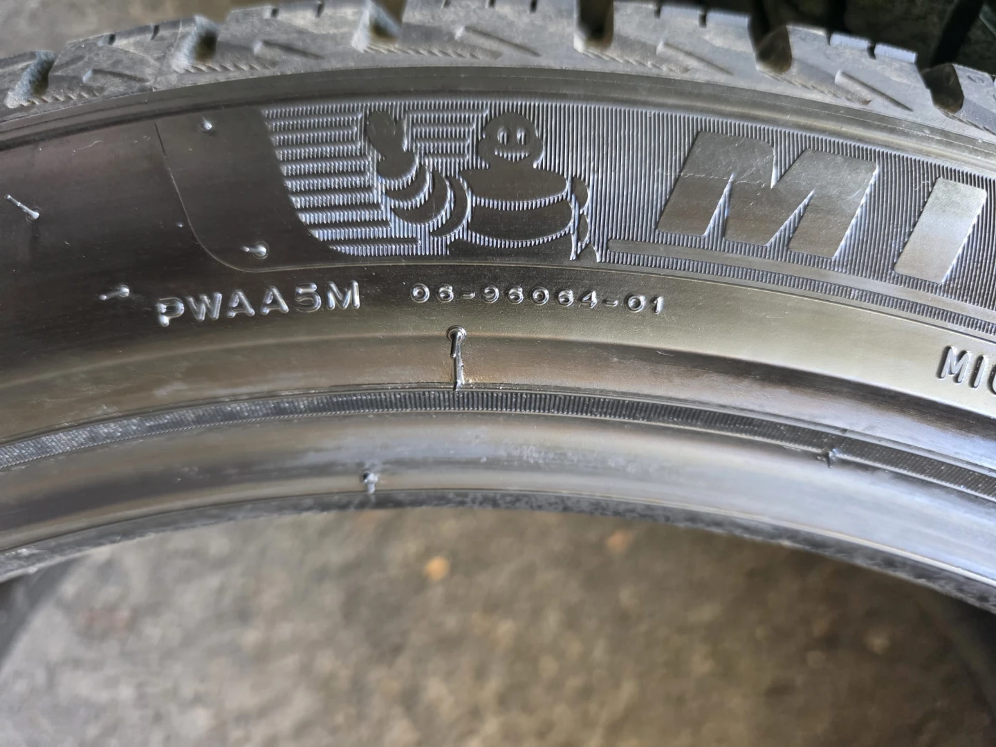 Michelin 225/45R21 95H X-Ice Winter Tires - photo 4