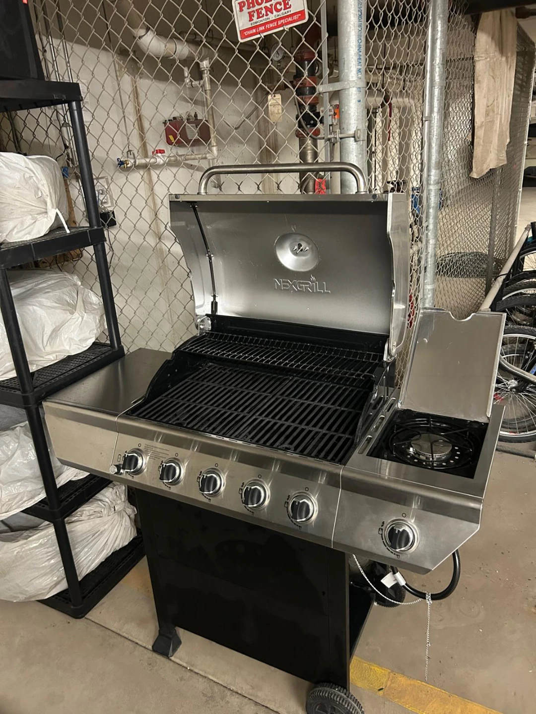 Nexgrill 5-Burner Gas BBQ with Side Burner