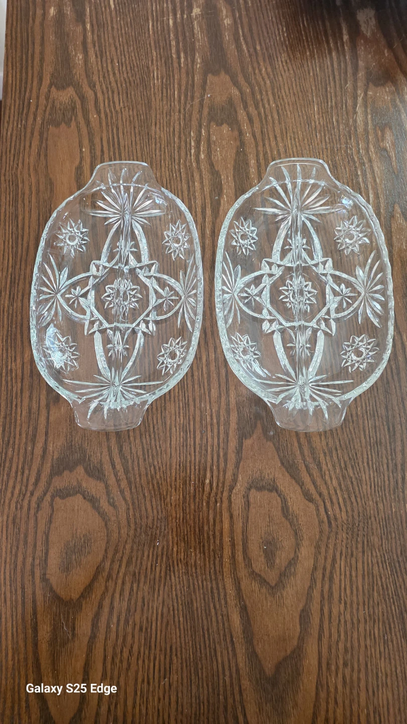 Set of Two Pressed Glass Serving Dishes - photo 4