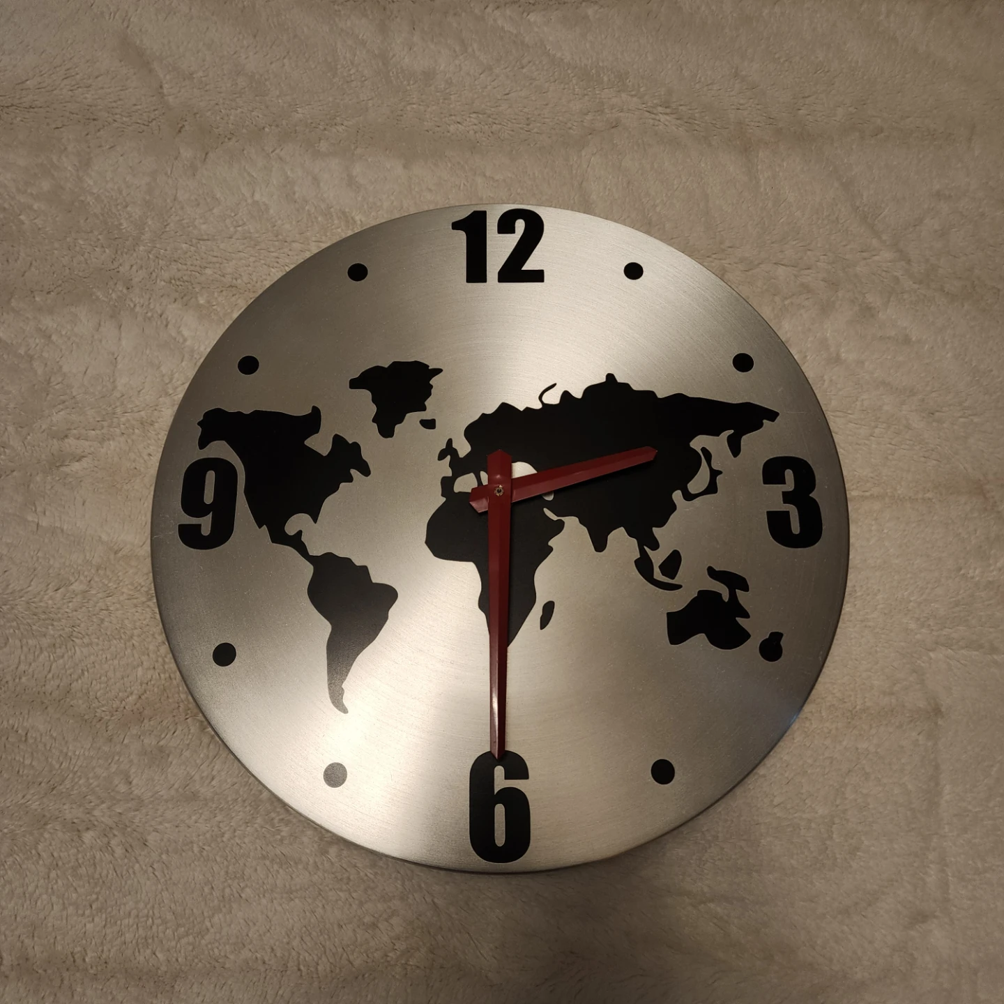 🕑 World Map Wall Clock - Brushed Metal