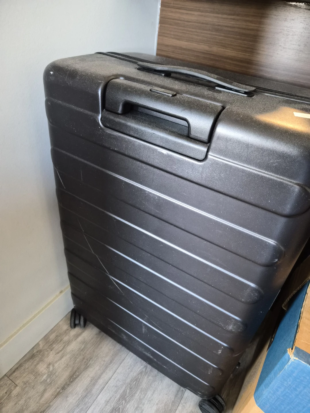 Away Large Suitcase Black