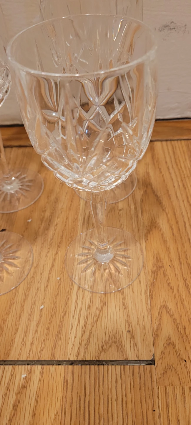 Set of 4 Crystal Wine Glasses - photo 3