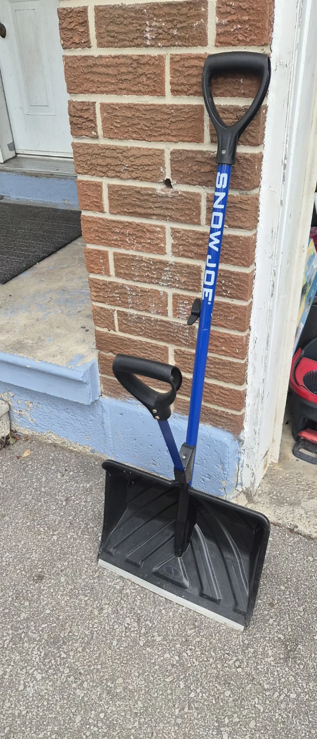 Snow Joe 2-Handle Snow Shovel