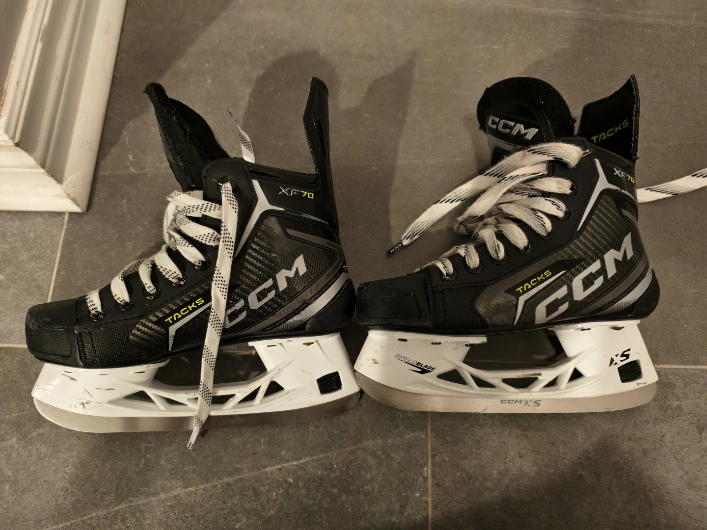 CCM Tacks hockey skates, youth size 2.5 - photo 2
