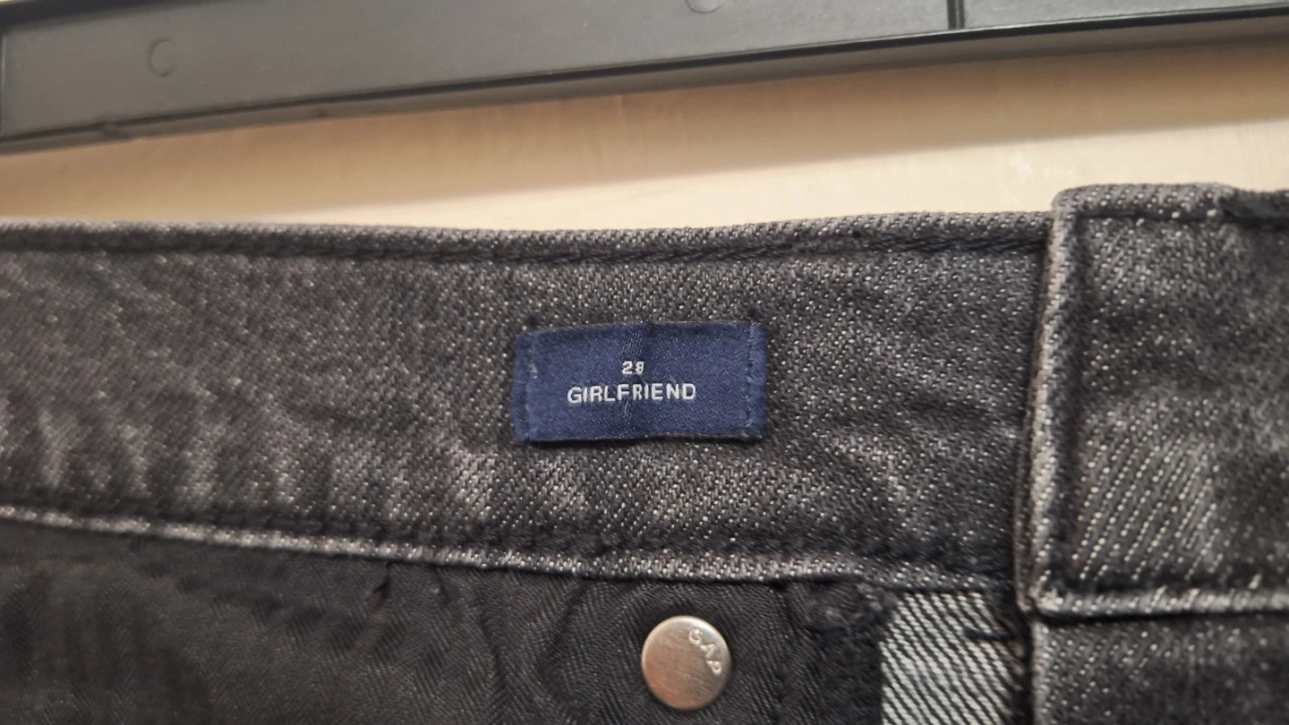 Gap Girlfriend Jeans Black - Size 28 - photo 3