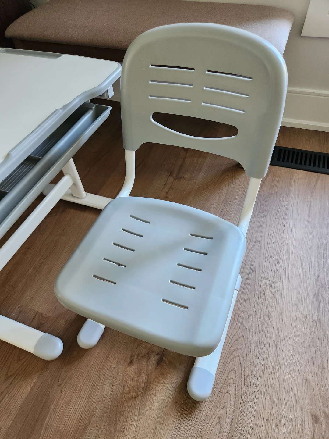 Kids Adjustable Desk and Chair Set - photo 4