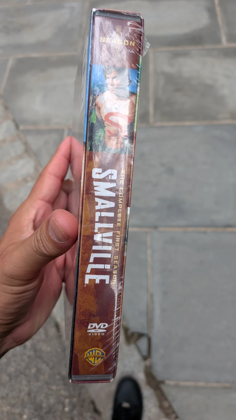 Smallville The Complete First Season DVD - photo 2