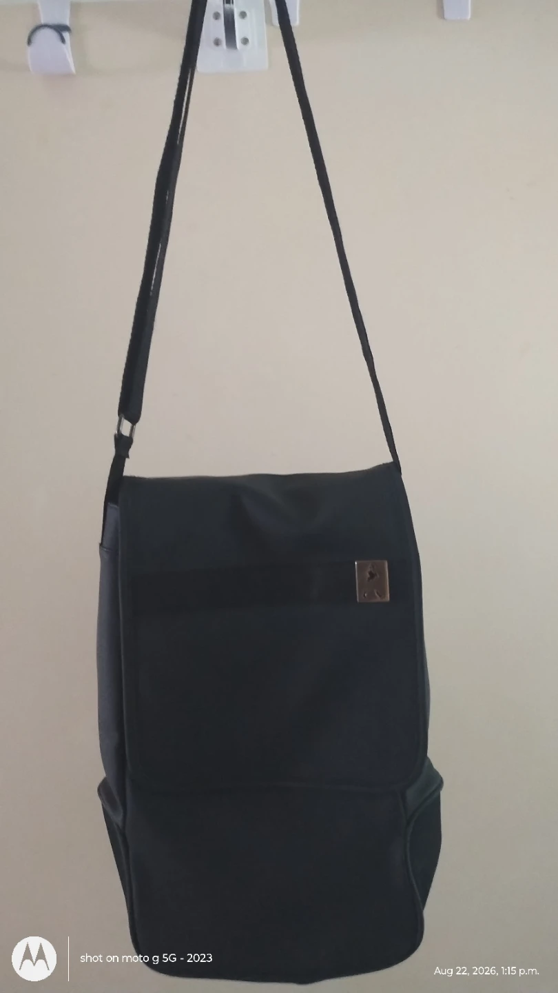 🏈 Johnnie Walker Black Messenger Bag