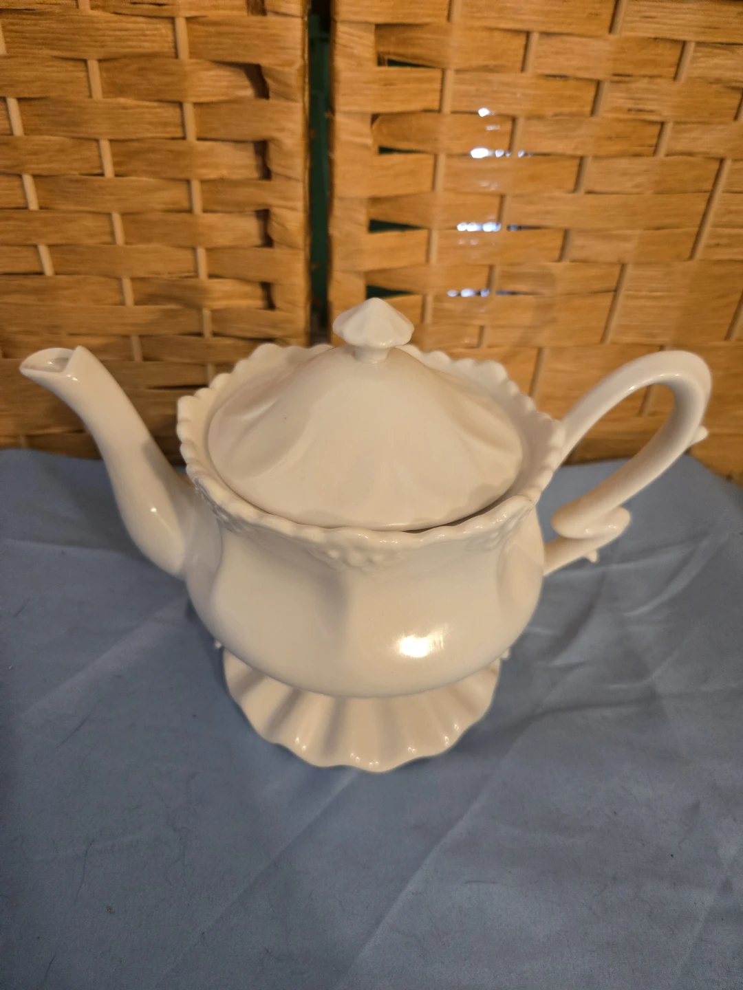 Peppertree White Porcelain Teapot Victorian - photo 3