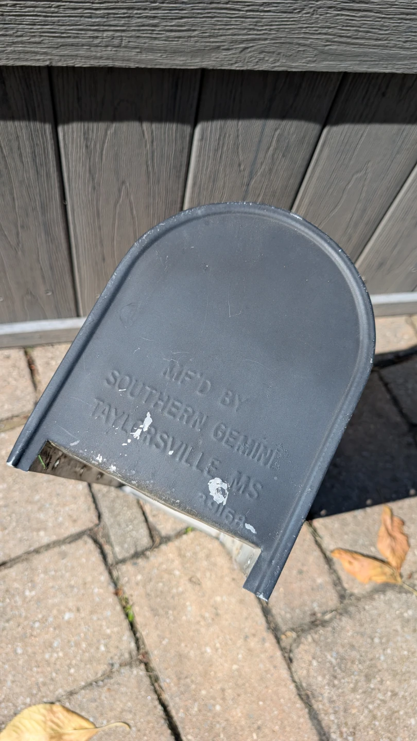 Southern Gemini Black Mailbox - photo 3