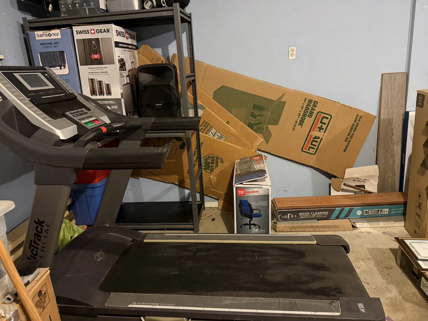 NordicTrack Intermix Acoustics 3.0 Treadmill - photo 2