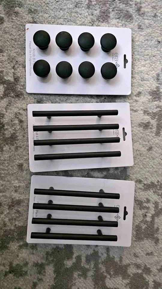 Knobs and handles