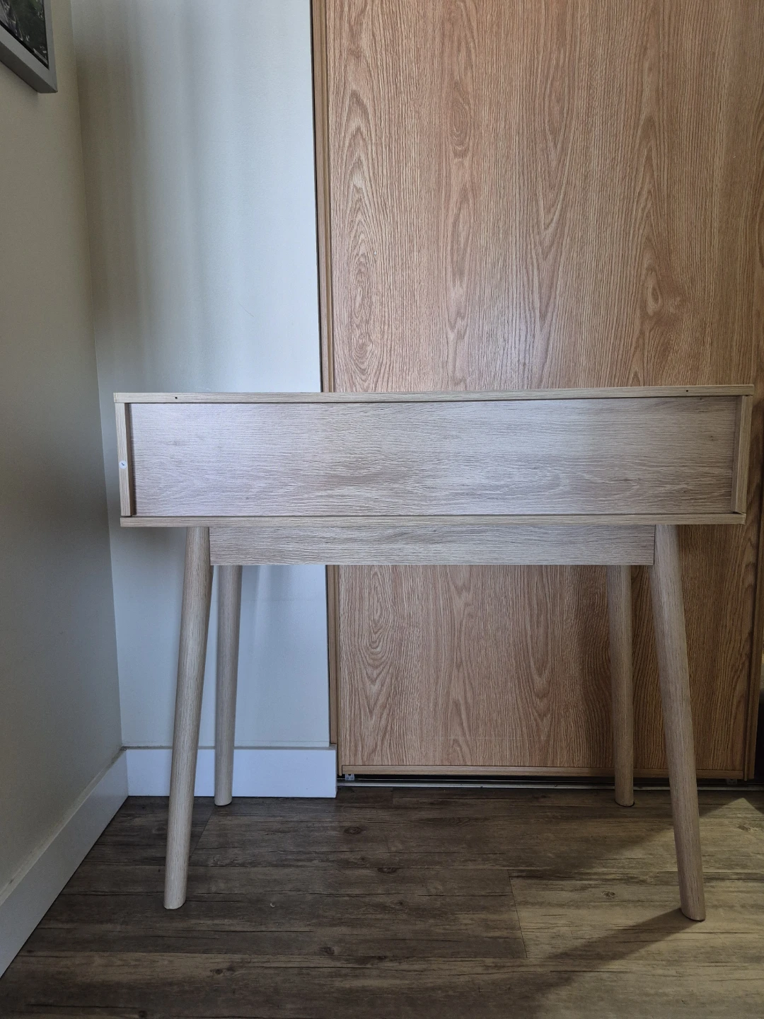 Desk - photo 3