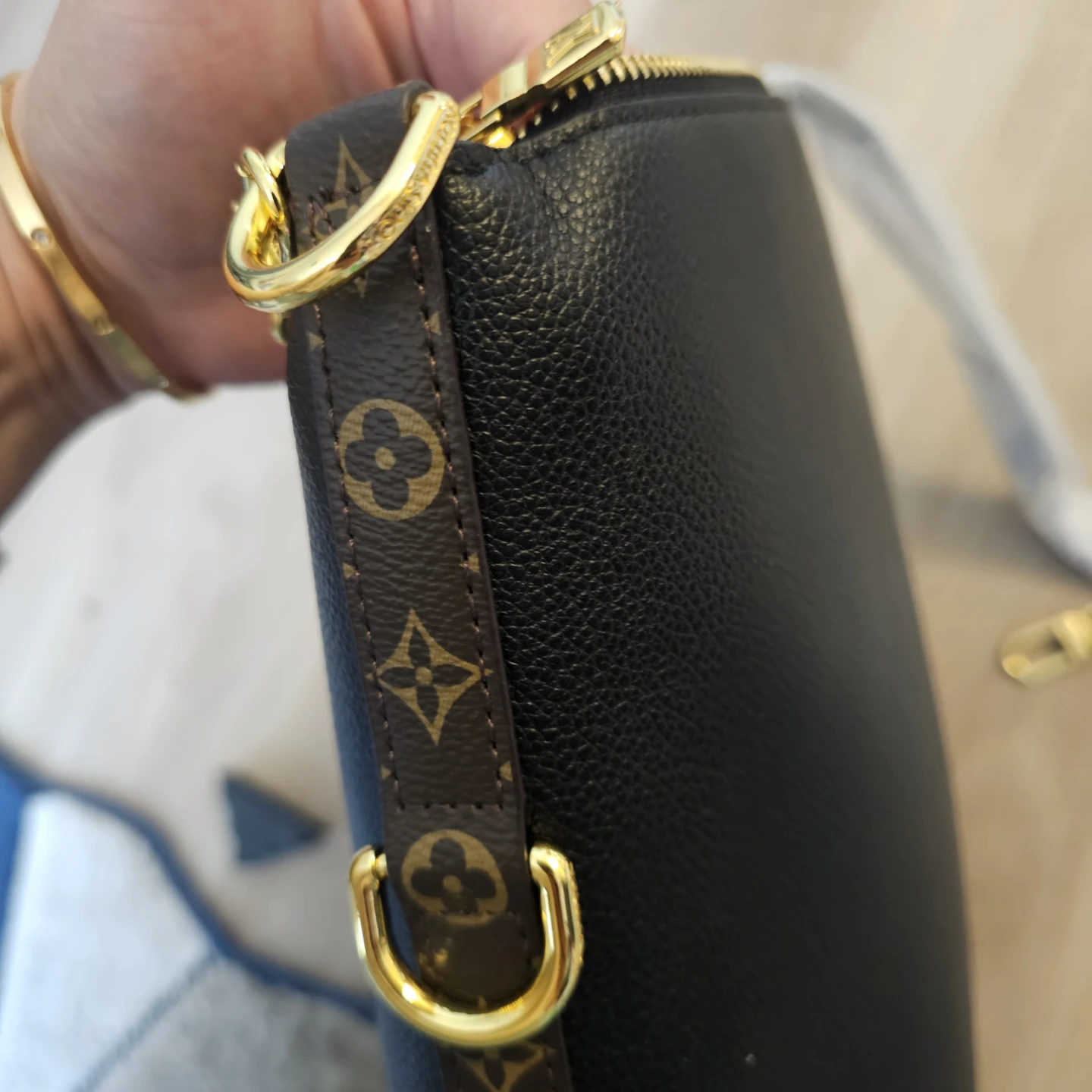Louis Vuitton Black Leather Handbag - photo 3