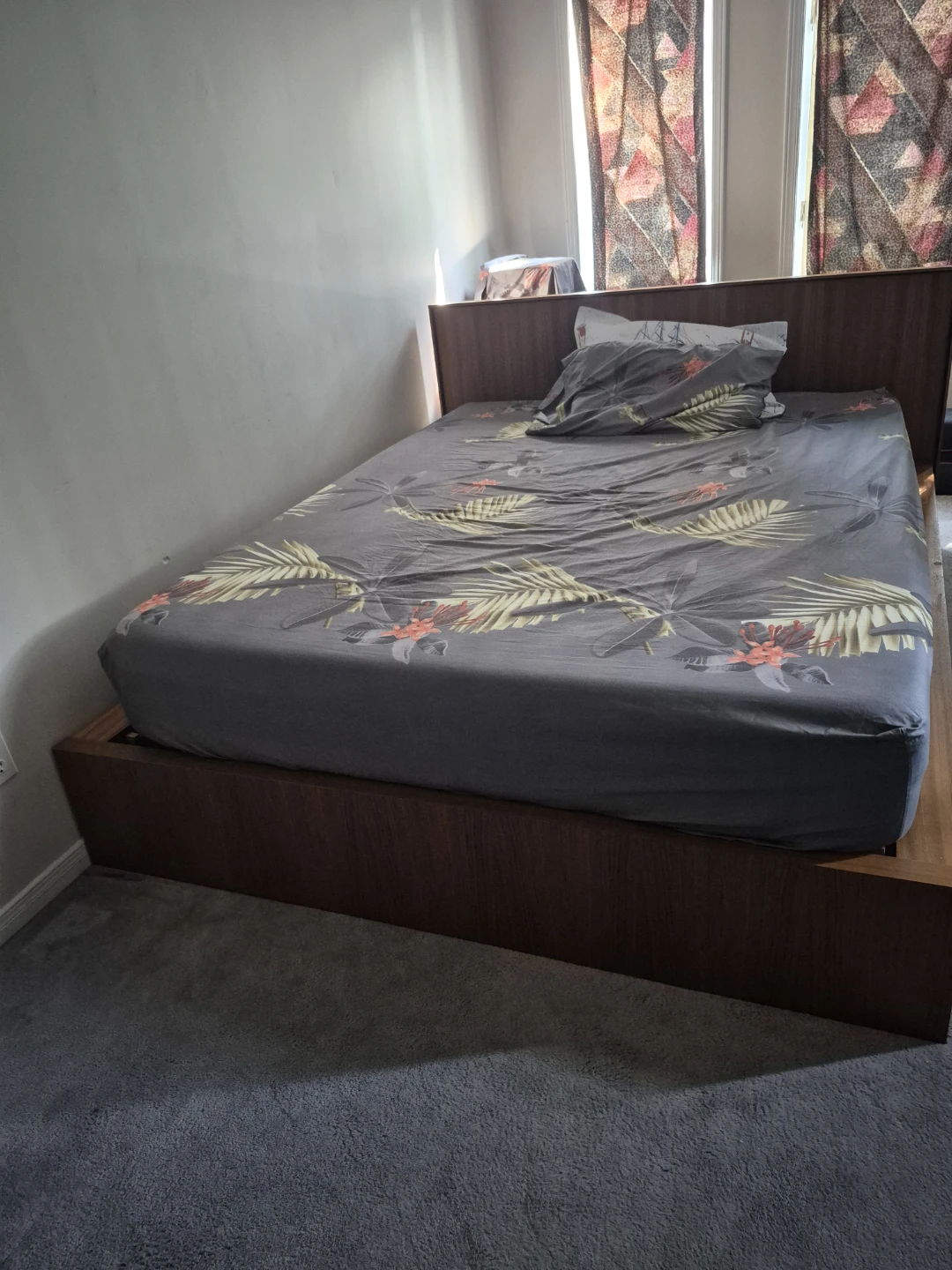 Wooden Queen Size Platform Bed Frame & Mattress - photo 2