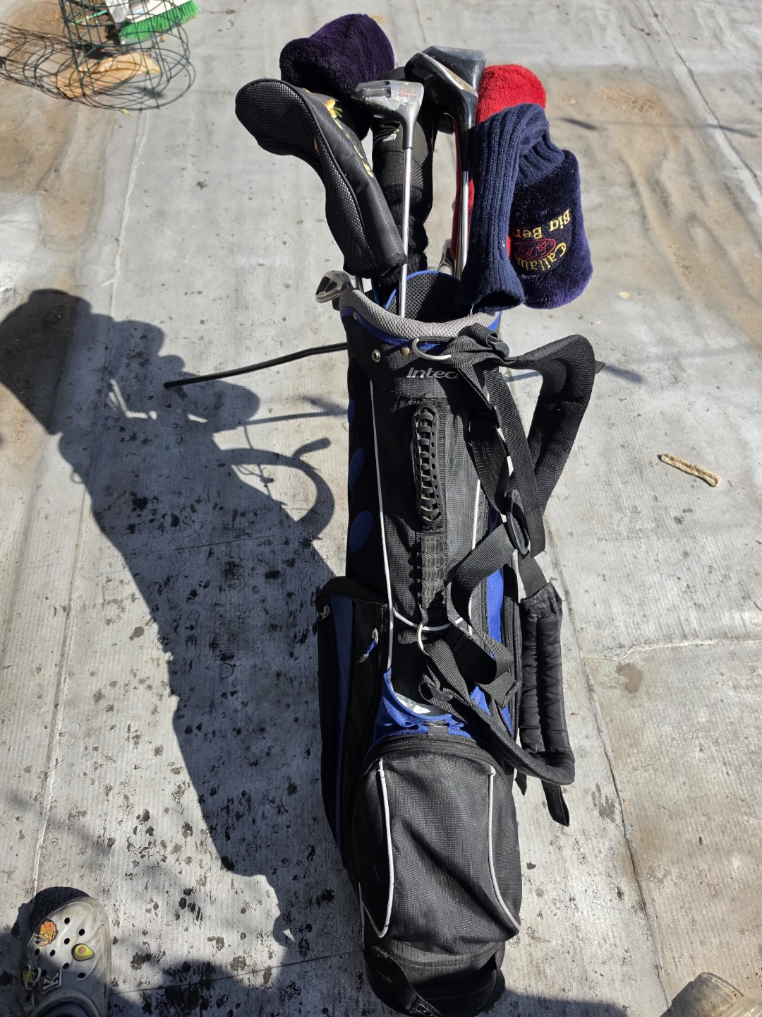 Intec Golf Bag with Mixed Clubs