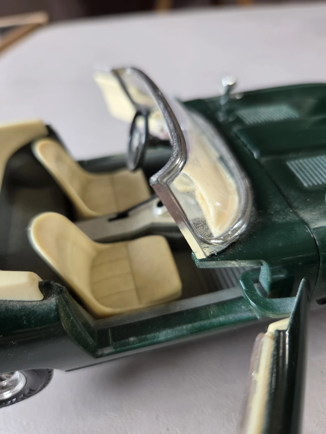 1961 Jaguar E-Type Convertible Diecast Model - photo 3