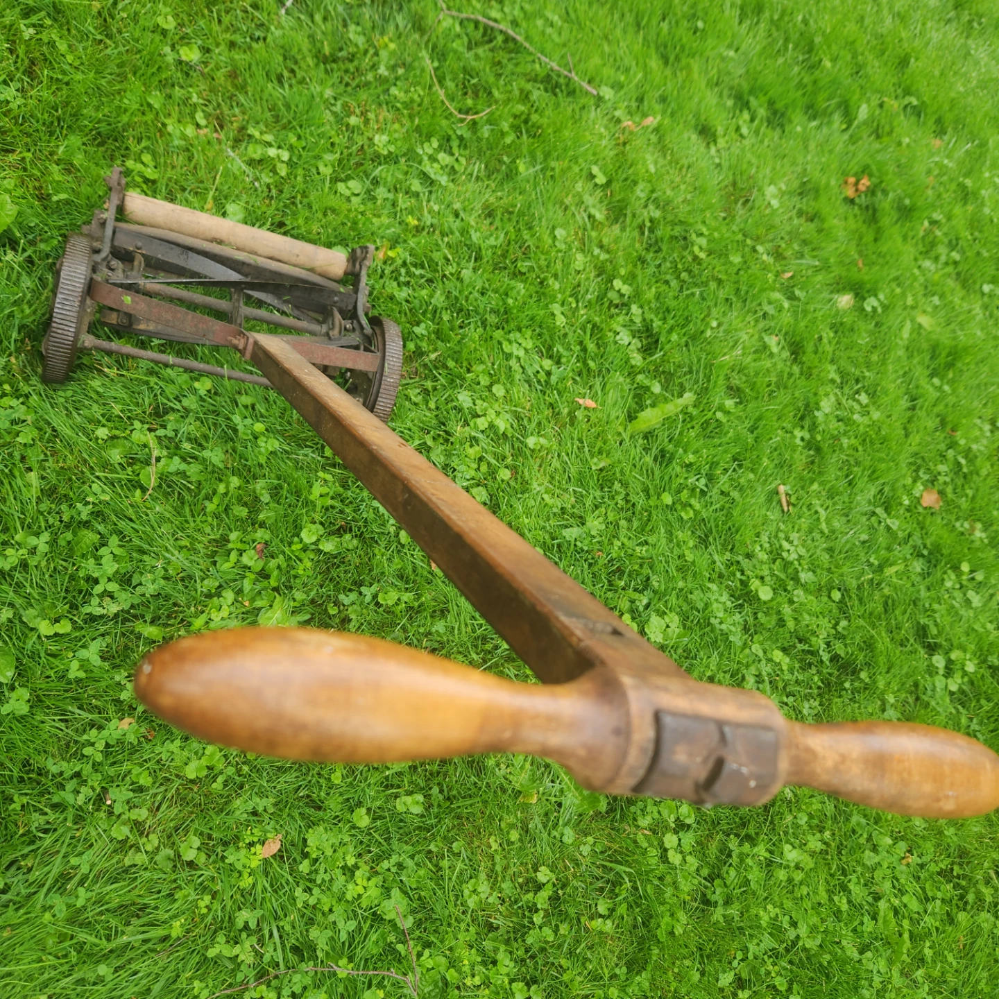 Antique Push Lawnmower - photo 3