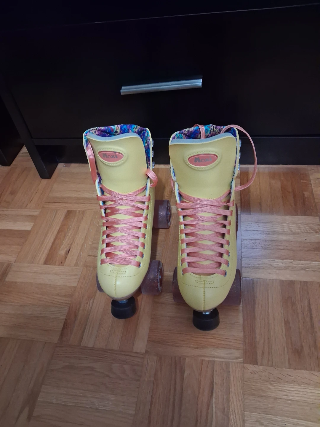 Moxi Beach Bunny Strawberry lemonade skates - photo 3