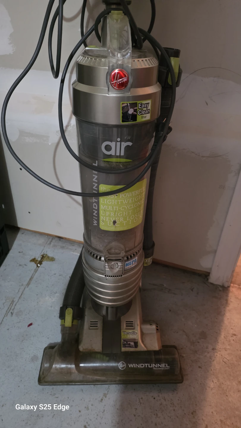 Hoover WindTunnel Air Upright Vacuum - photo 2