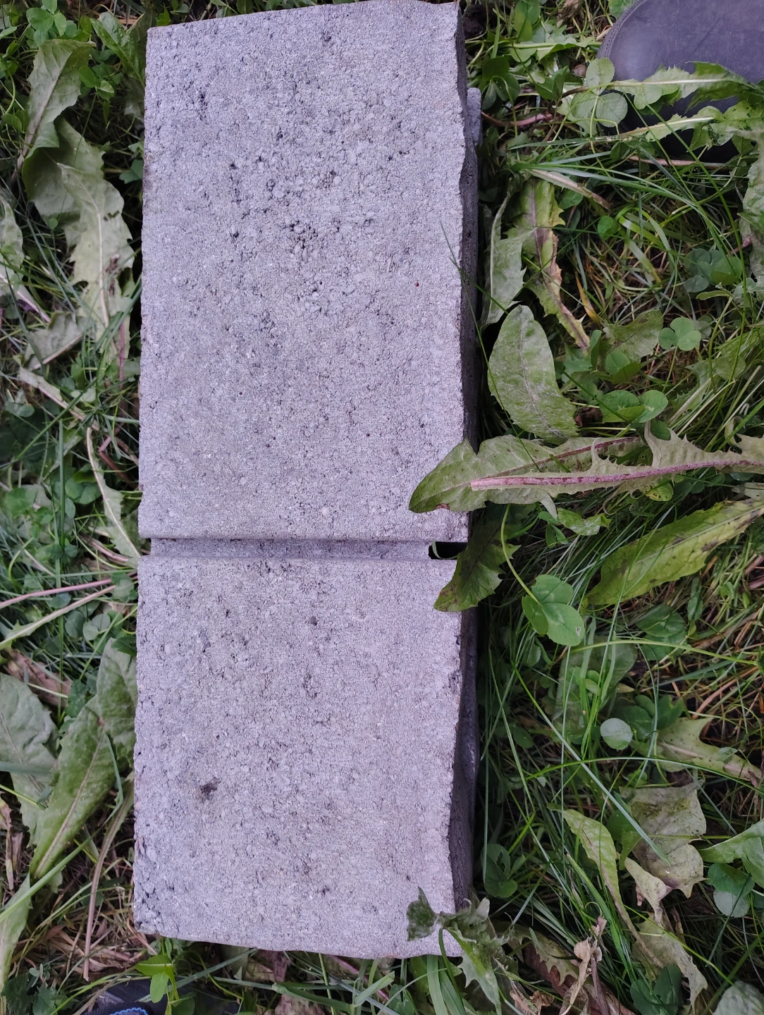9 Landscape edging/retaining wall blocks - photo 4