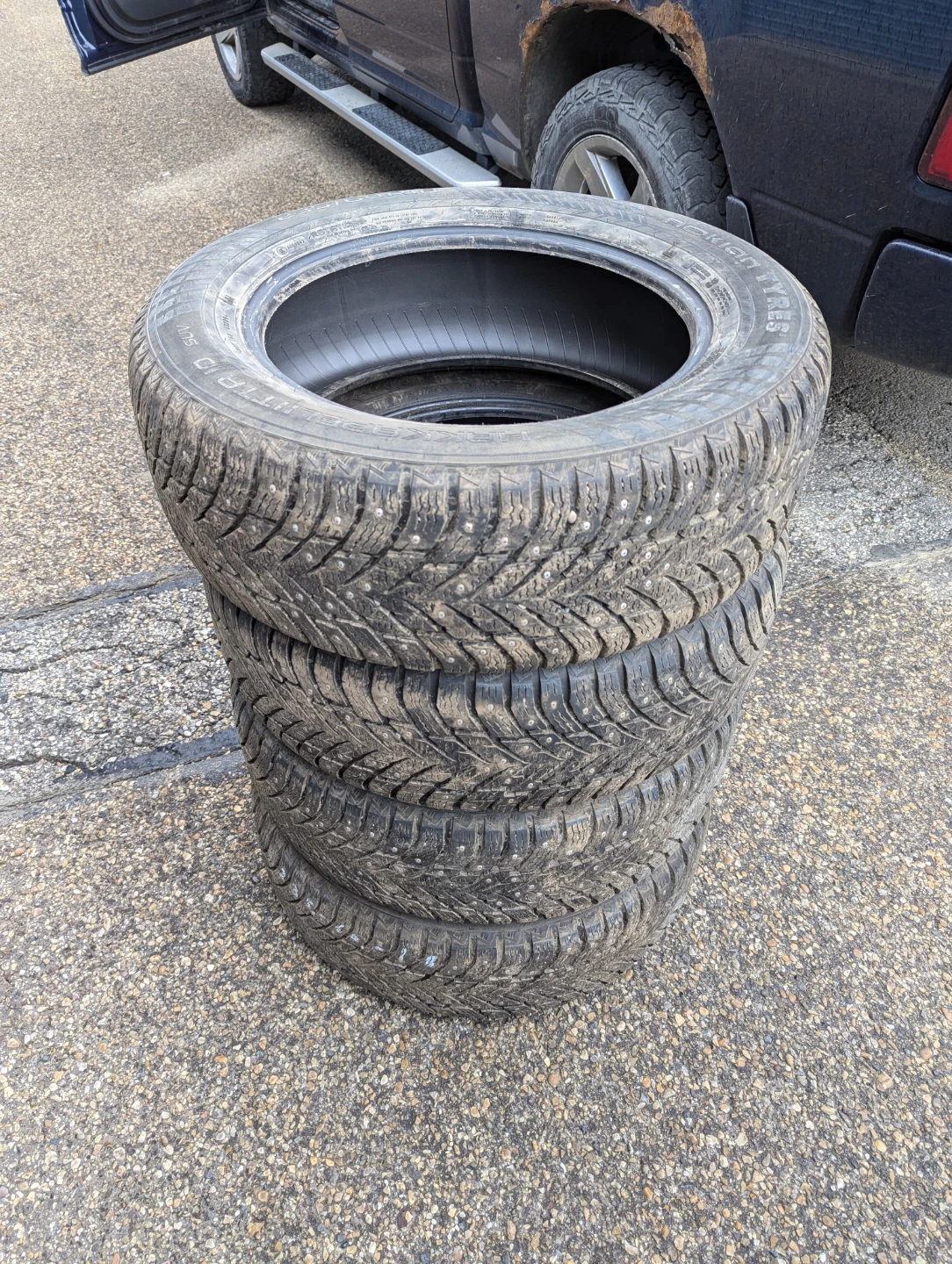 235/60R18 Nokian Hakkapeliitta 10 SUV