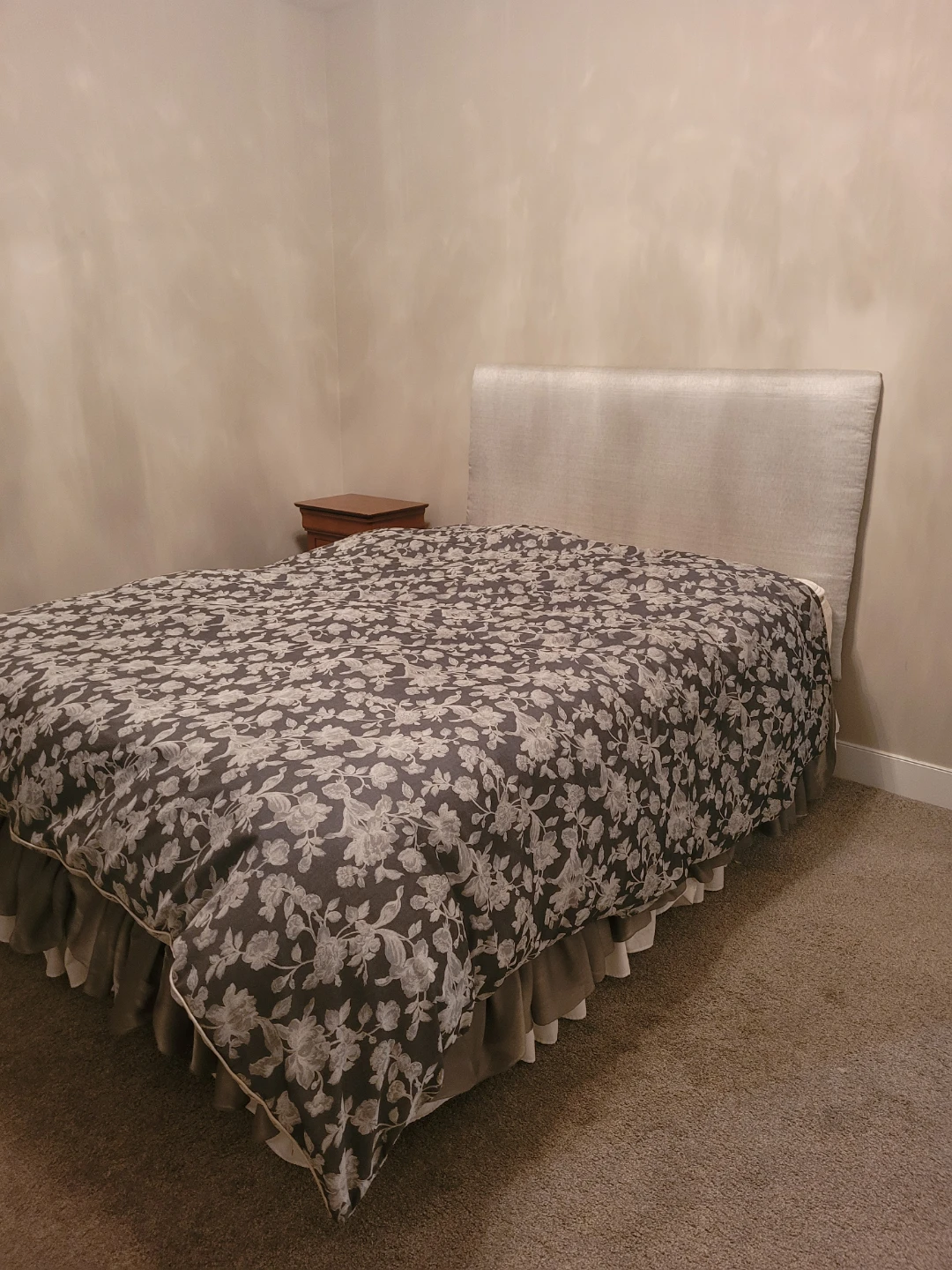 Extremely comfy queen bed w bedding and headboard