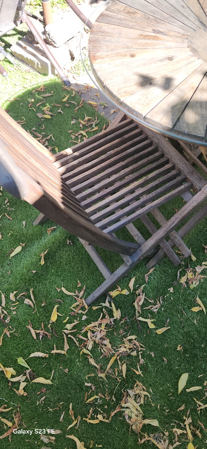 Teak bistro set with folding chairs and glass-top table - photo 3