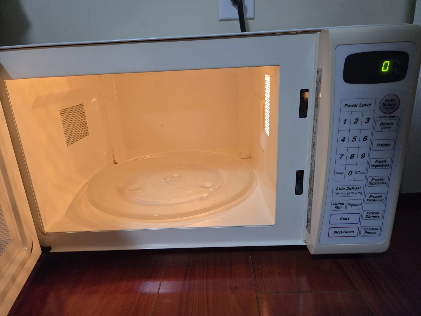 Panasonic Countertop Microwave - photo 2