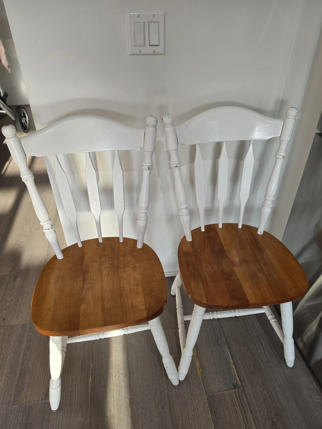 Two-tone wooden dining chairs - photo 2