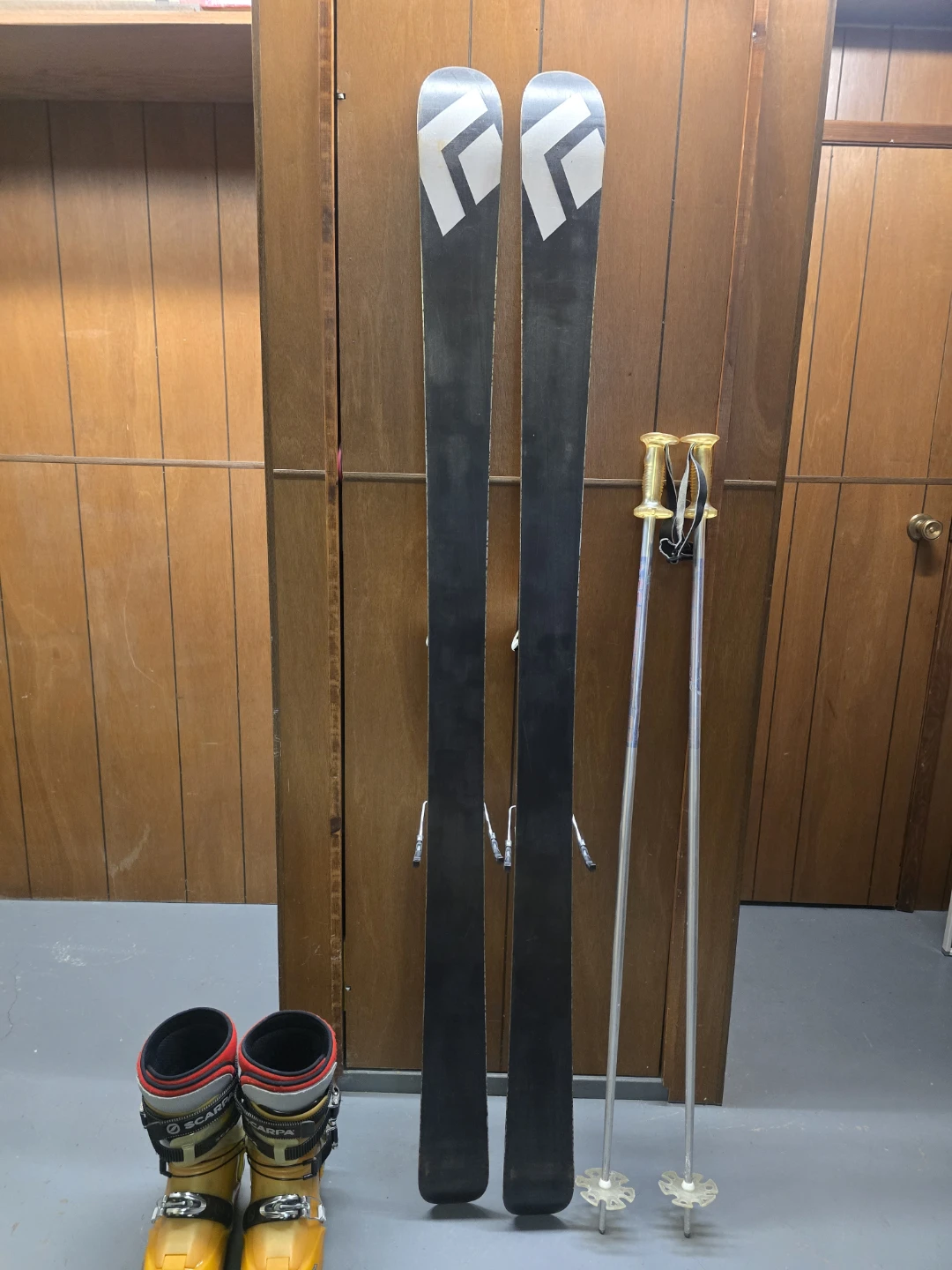 Ski board, ski poles, ski boots,ski helmet - photo 2