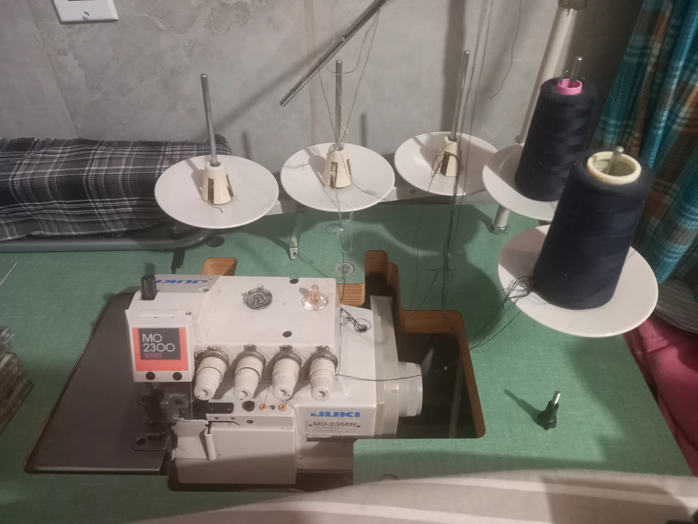 Juki MO-2366N Industrial Overlock Sewing Machine - photo 2