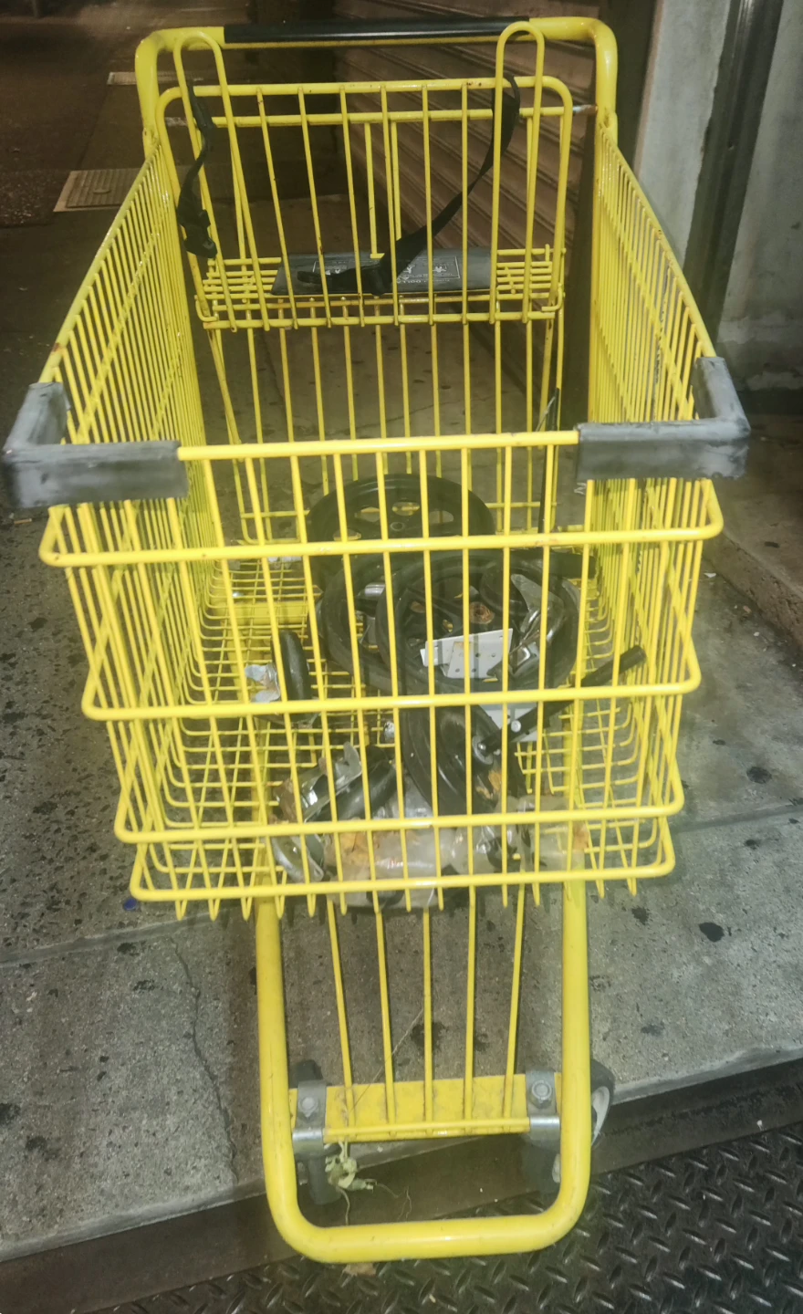Yellow Metal Shopping Cart - photo 2