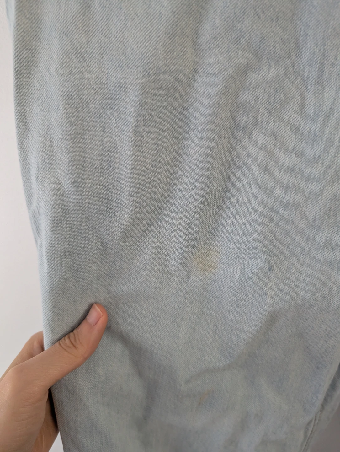 H&M DIVIDED Light Wash Denim Jeans 28" small stain - photo 3