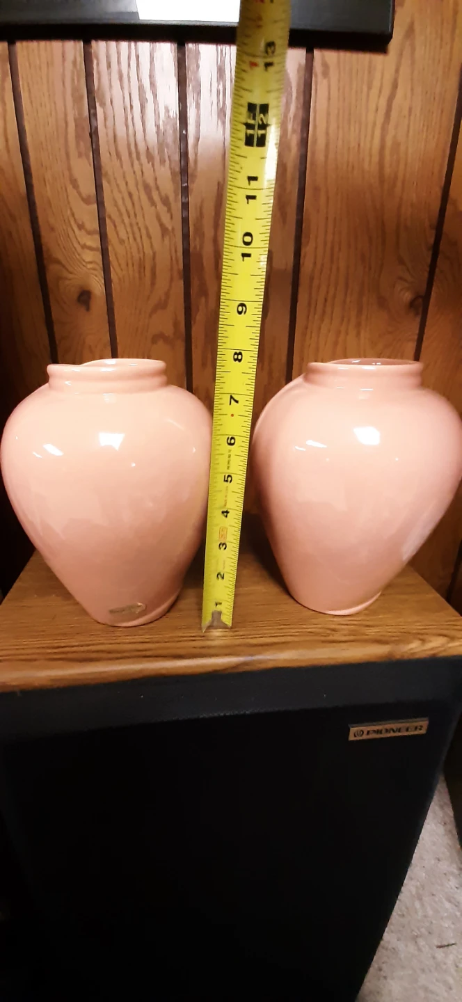 Pair of Vintage Haeger Swirl Vases - photo 3