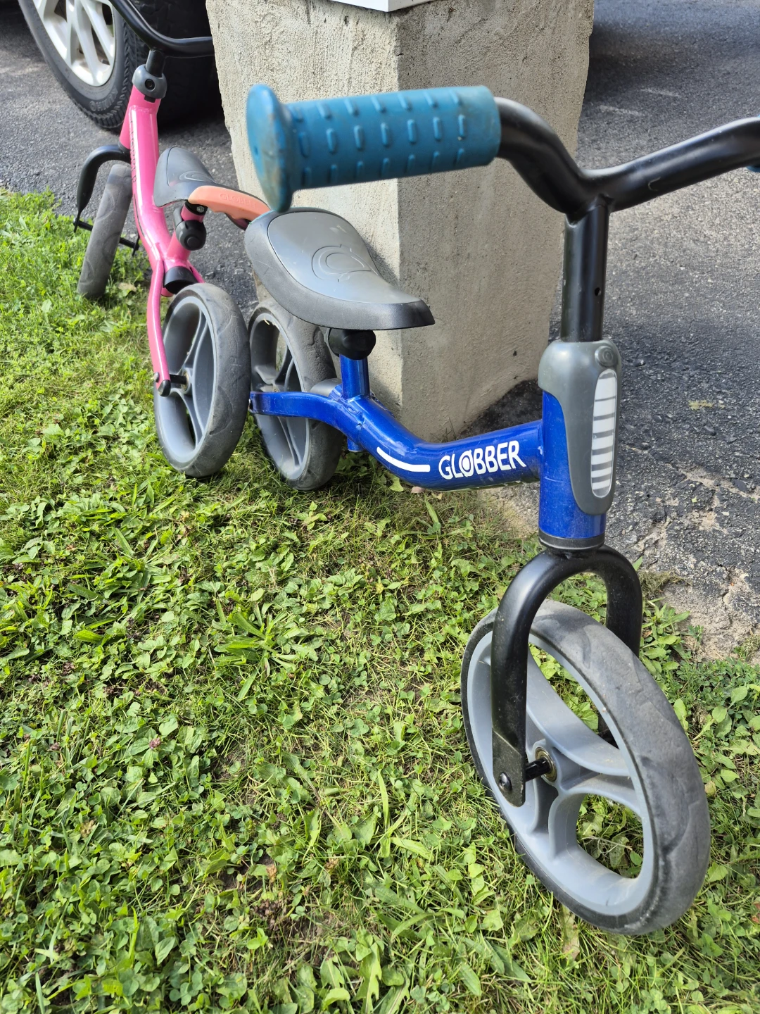 2 Globber balance bikes - photo 2
