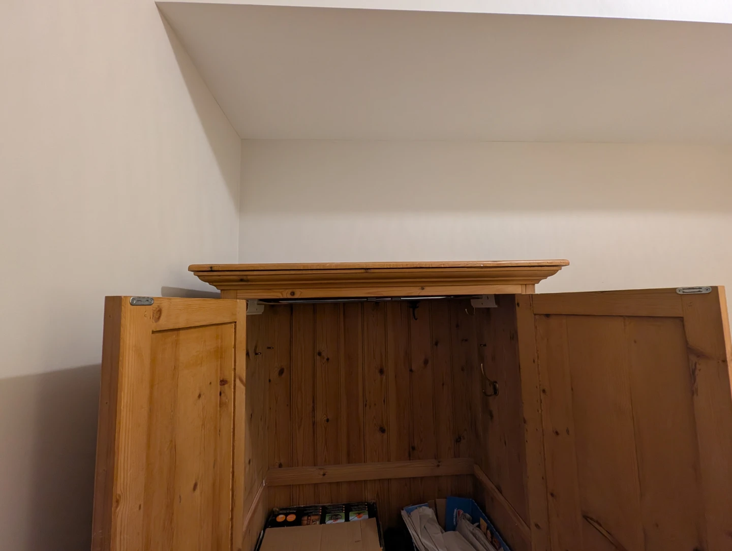 Wardrobe wooden - photo 3