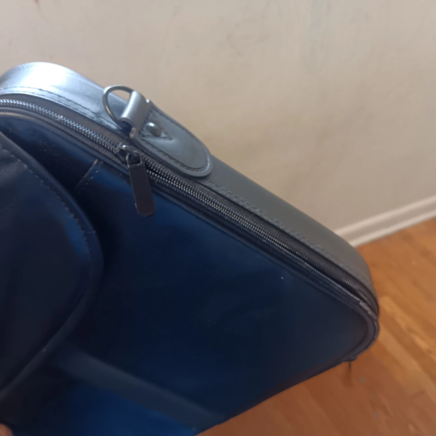 Synthetic leather black laptop briefcase - photo 2