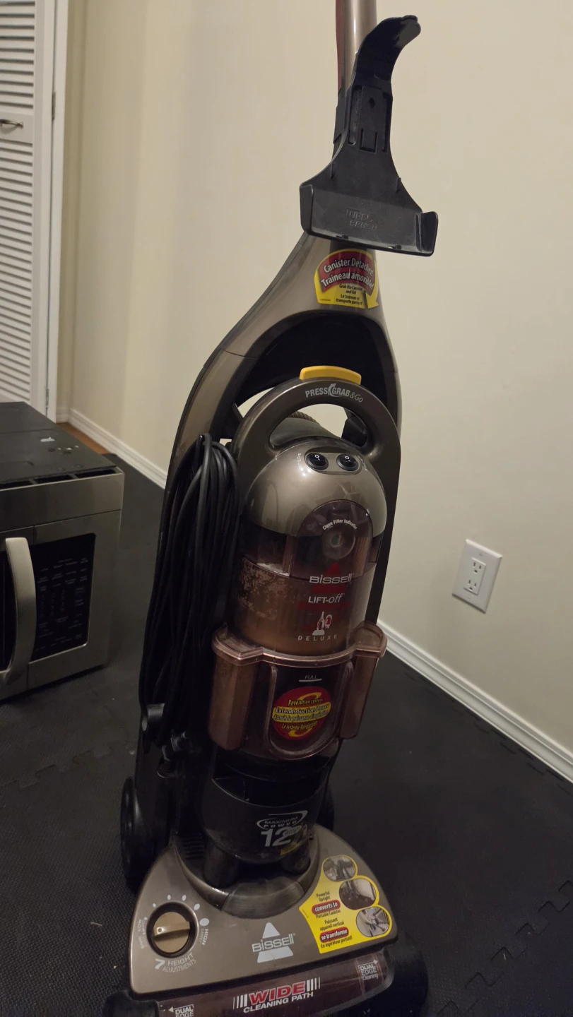 Bissell Lift-Off Deluxe Vacuum