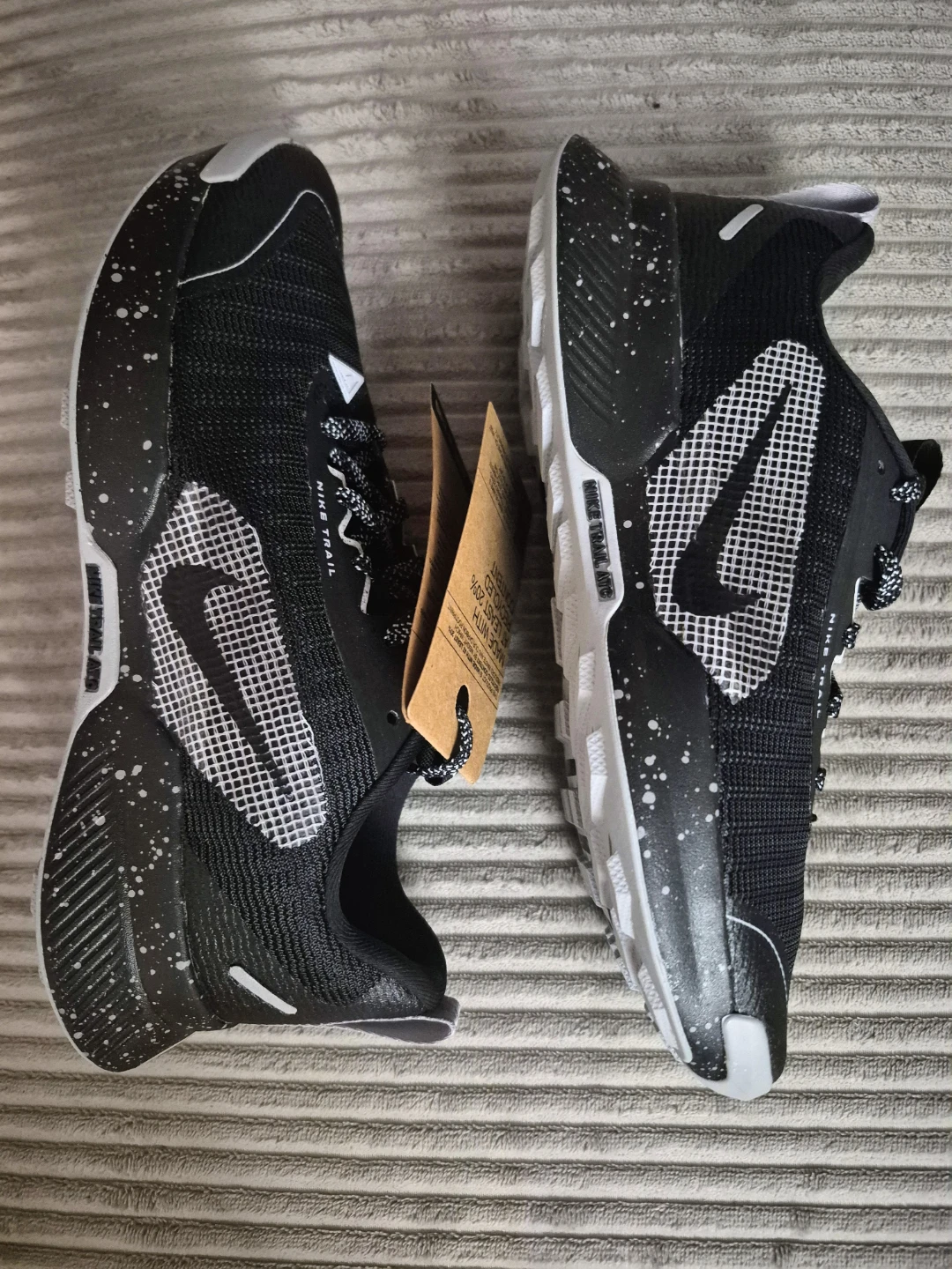 BNIB)Nike Trail 3 Size 7 Wmns Running Shoes